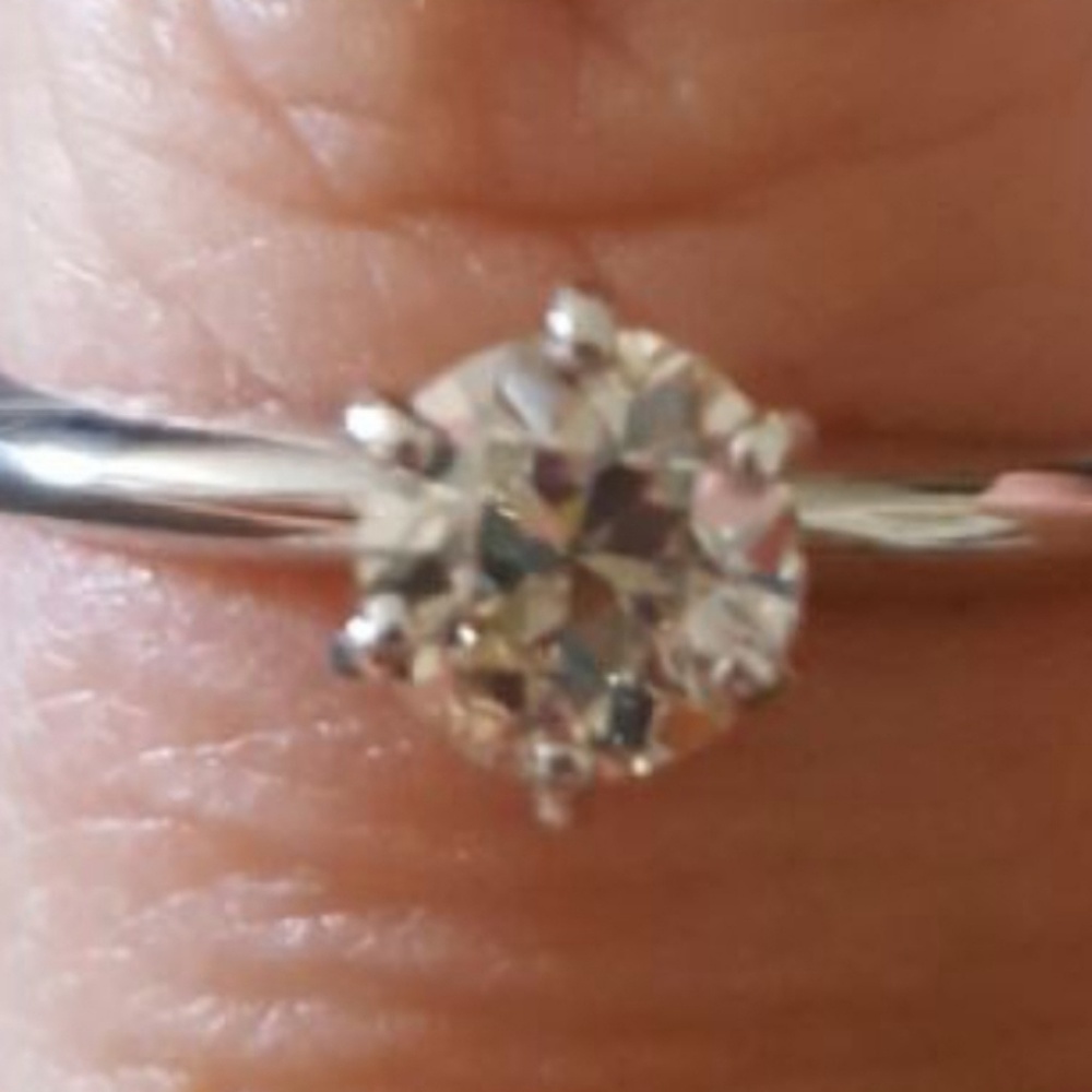 Diamond engagement ring